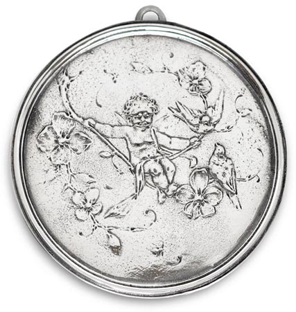 Medallón - querubín en el columpio, gris, Estaño / Britannia Metal, cm 10,5