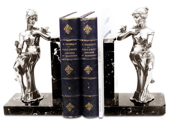 Bookend - sitting woman holding a bouquet of flowers, grey and black, Pewter / Britannia Metal and Marble, cm 11,5 x 8 x 20 right