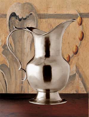 pitchers, decanters, flagons