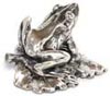 figurine - grenouille sur  la feuille