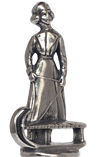 Statuette - femme avec luge