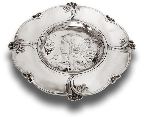 Piatto decorativo da parete - ritratto di donna e uva - 231a, grigio, Metallo (Peltro) / Britannia Metal, cm Ø 31