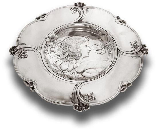 Piatto decorativo da parete - ritratto di donna e ninfee - 231, grigio, Metallo (Peltro) / Britannia Metal, cm Ø 31