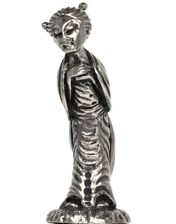 Statuette - japanische Frau in traditionellem Gewand, Grau, Zinn, cm h 5,2