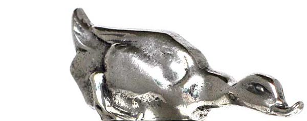 Statuetta - anatra a testa bassa, grigio, Metallo (Peltro), cm h 3