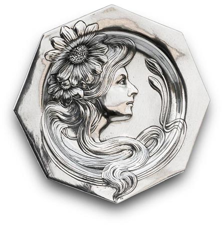 Assiette murale - belle jeune femme de portrait et marguerite, gris, étain / Britannia Metal, cm 16